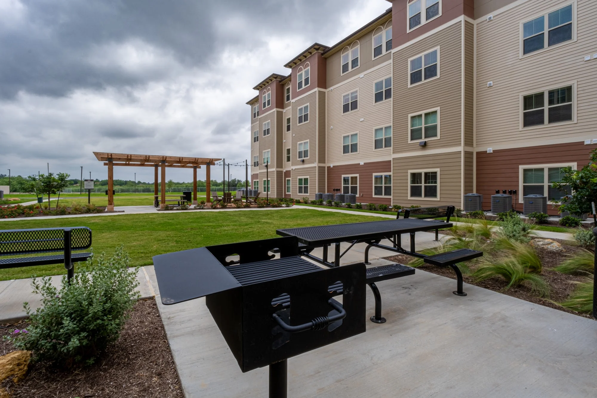 Avanti Legacy Rosewood Apartments