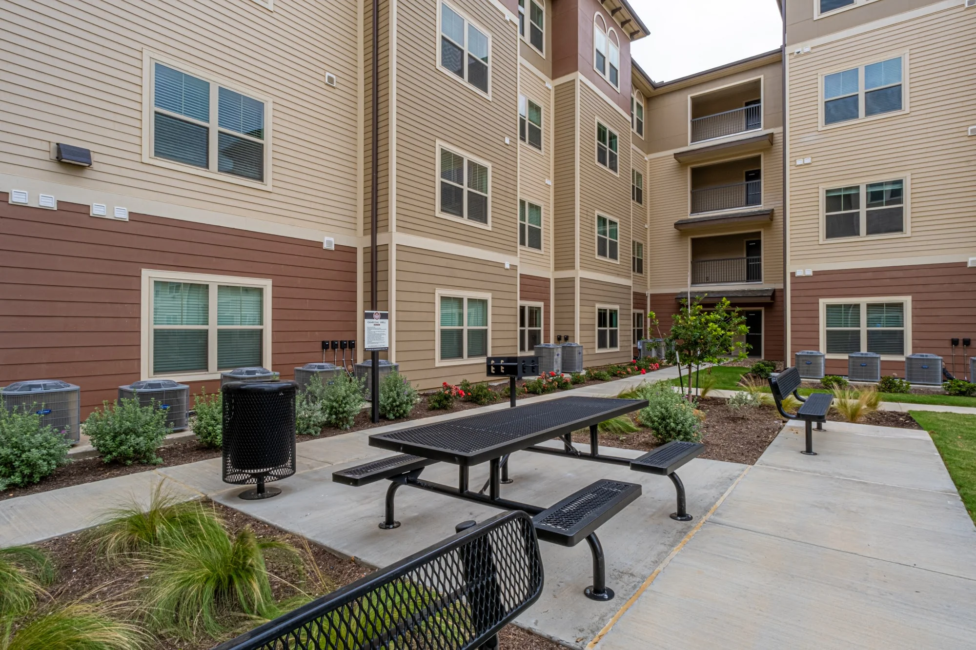 Avanti Legacy Rosewood Apartments