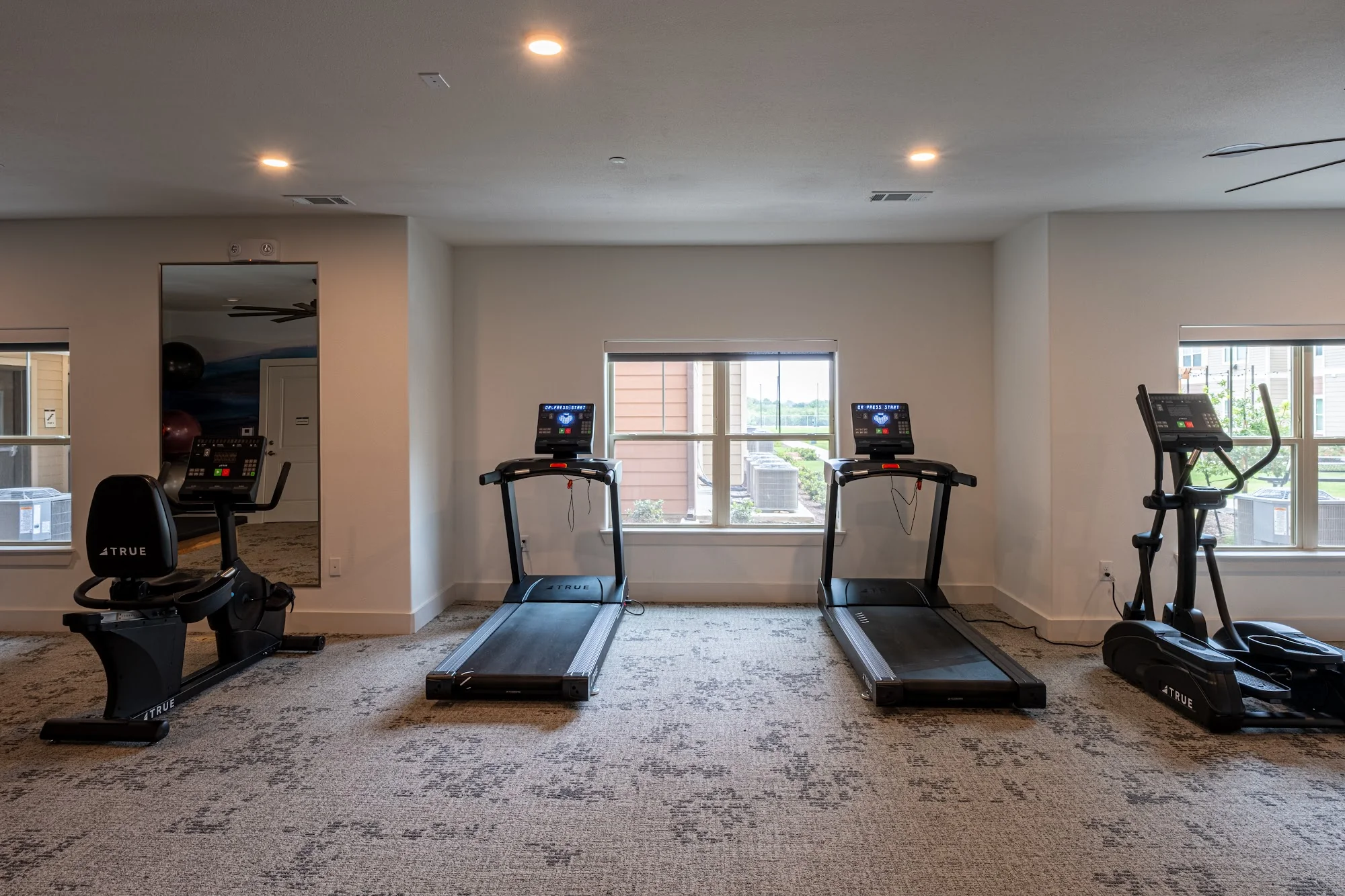 Avanti Legacy Rosewood Apartments