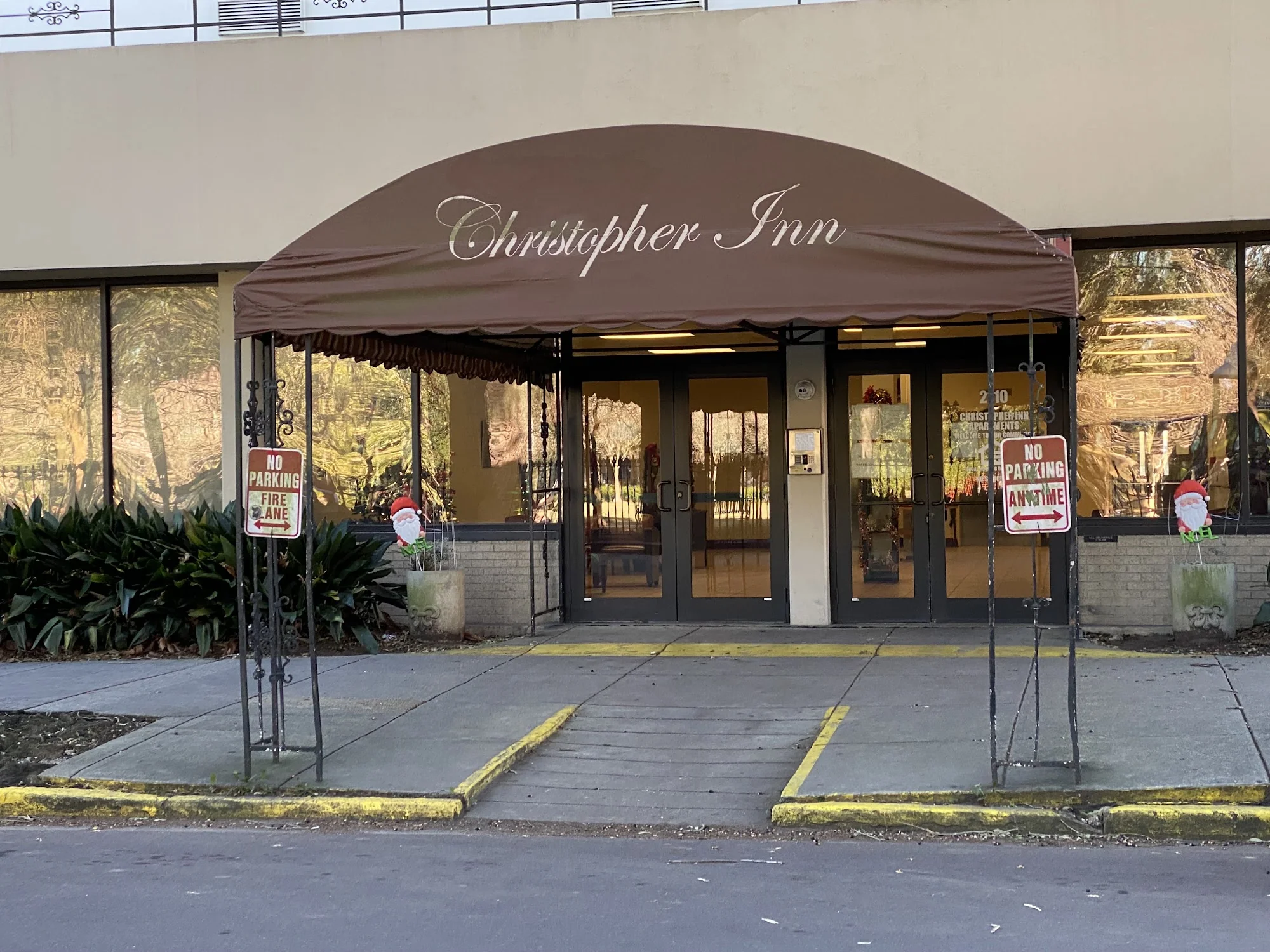Christopher Inn Apartments