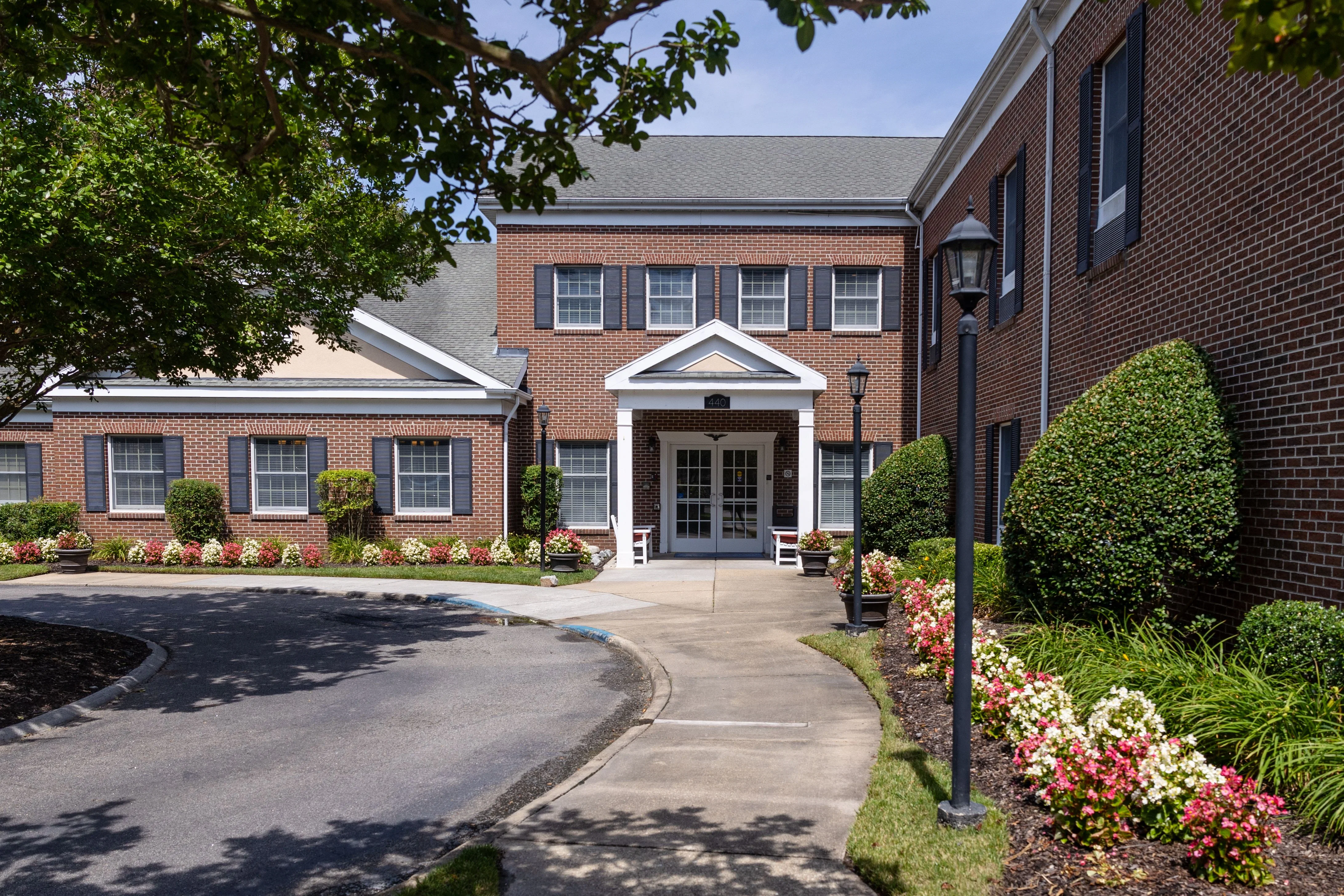 Commonwealth Senior Living at King's Grant House - Assisted Living photo
