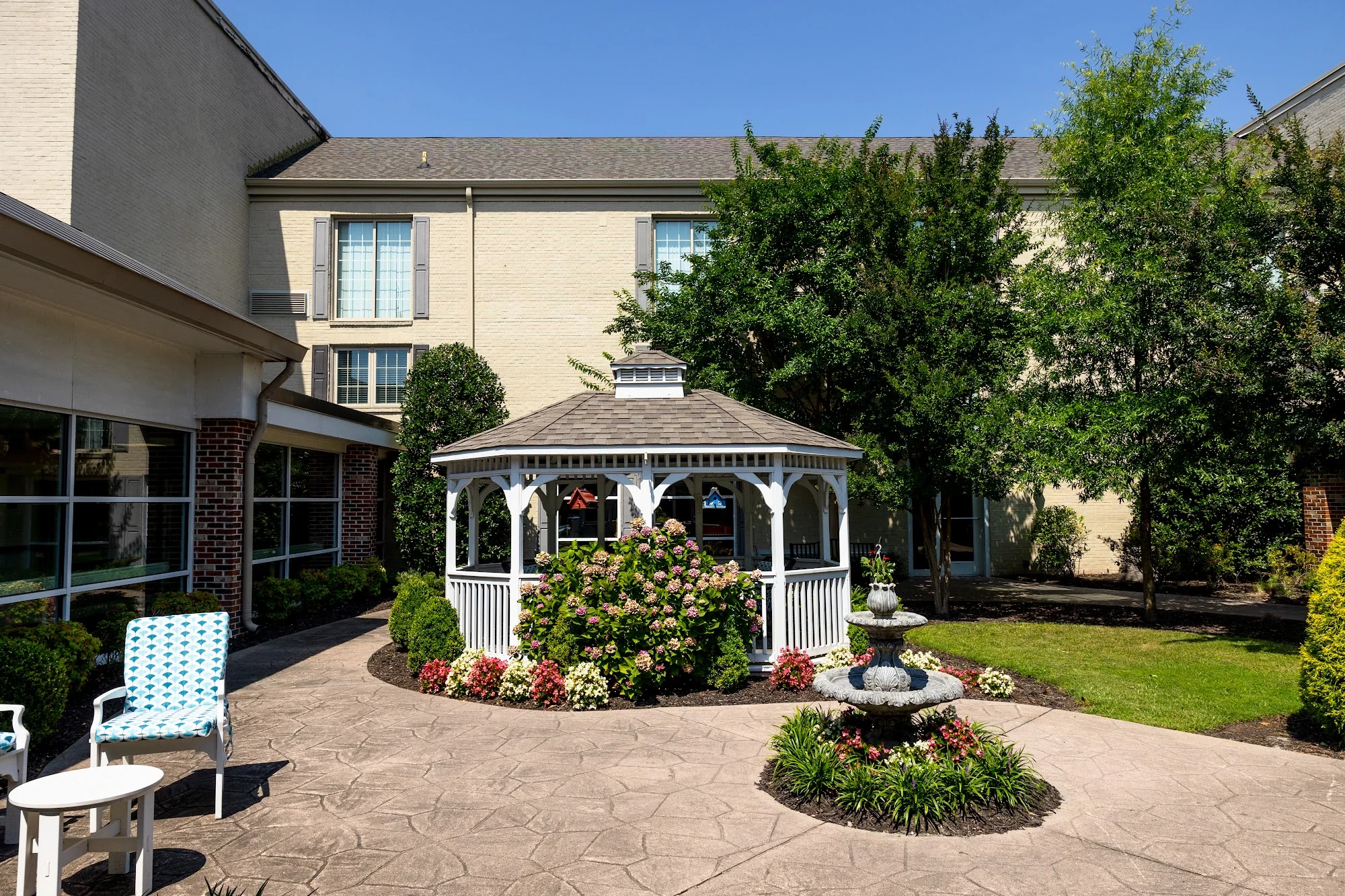 Commonwealth Senior Living at Leigh Hall