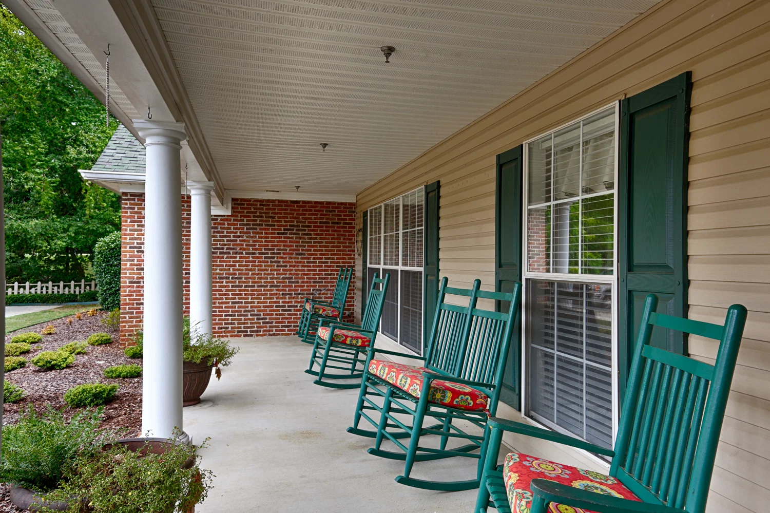 COUNTRY COTTAGE - RUSSELLVILLE