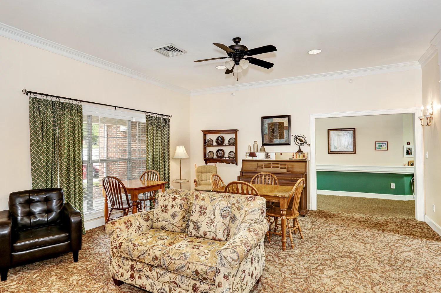 COUNTRY COTTAGE - RUSSELLVILLE