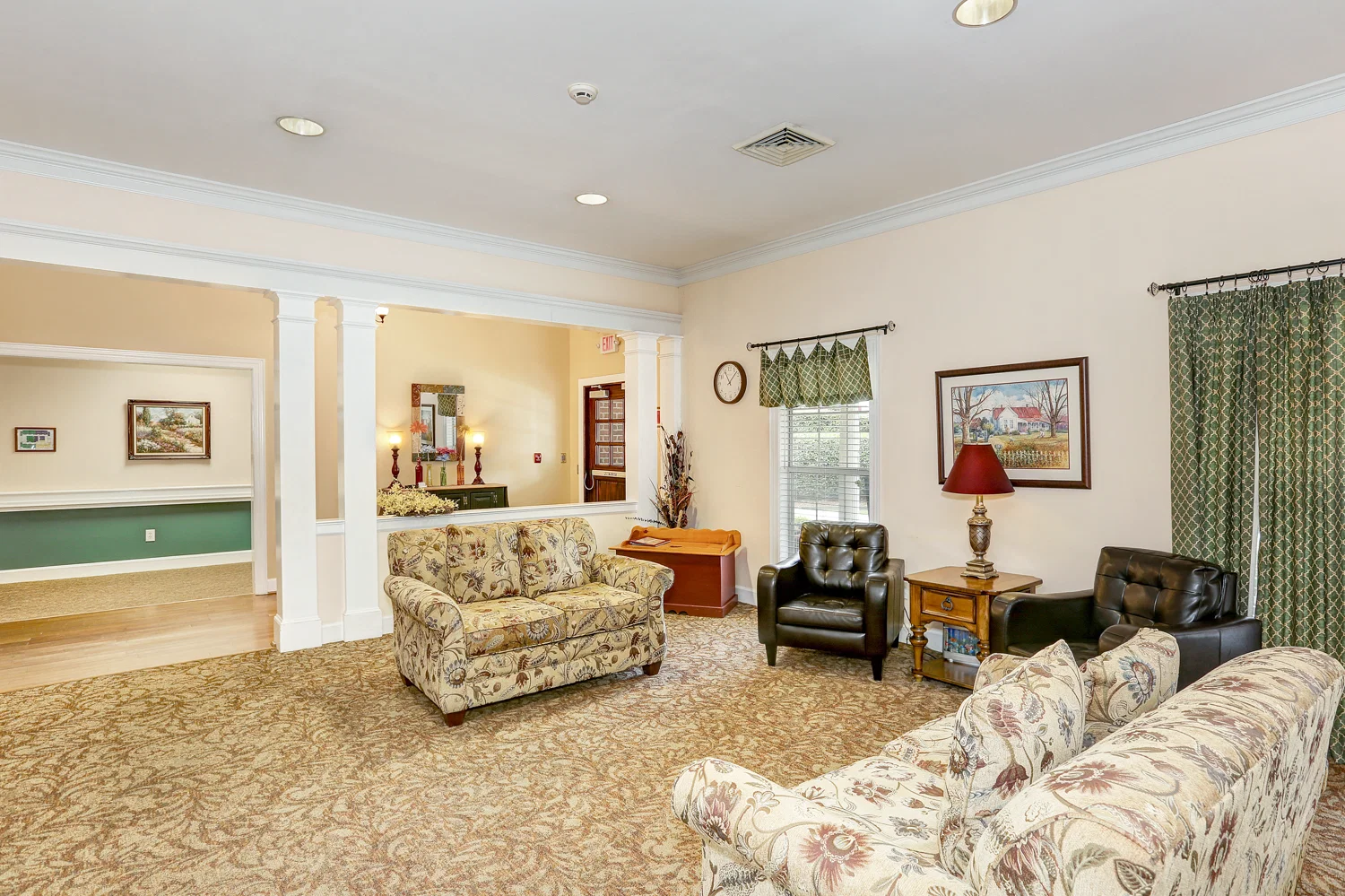 COUNTRY COTTAGE - RUSSELLVILLE