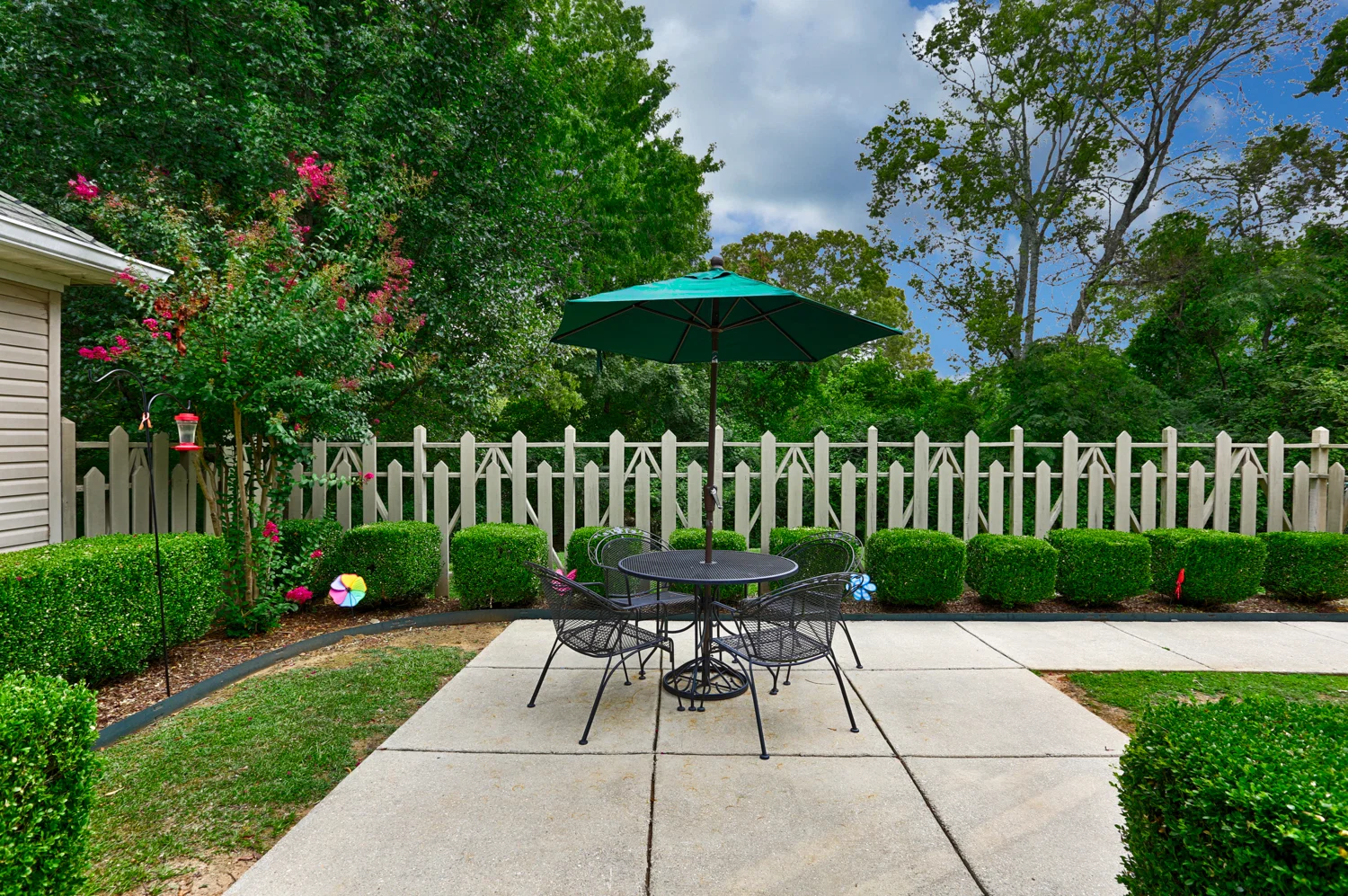 COUNTRY COTTAGE - RUSSELLVILLE