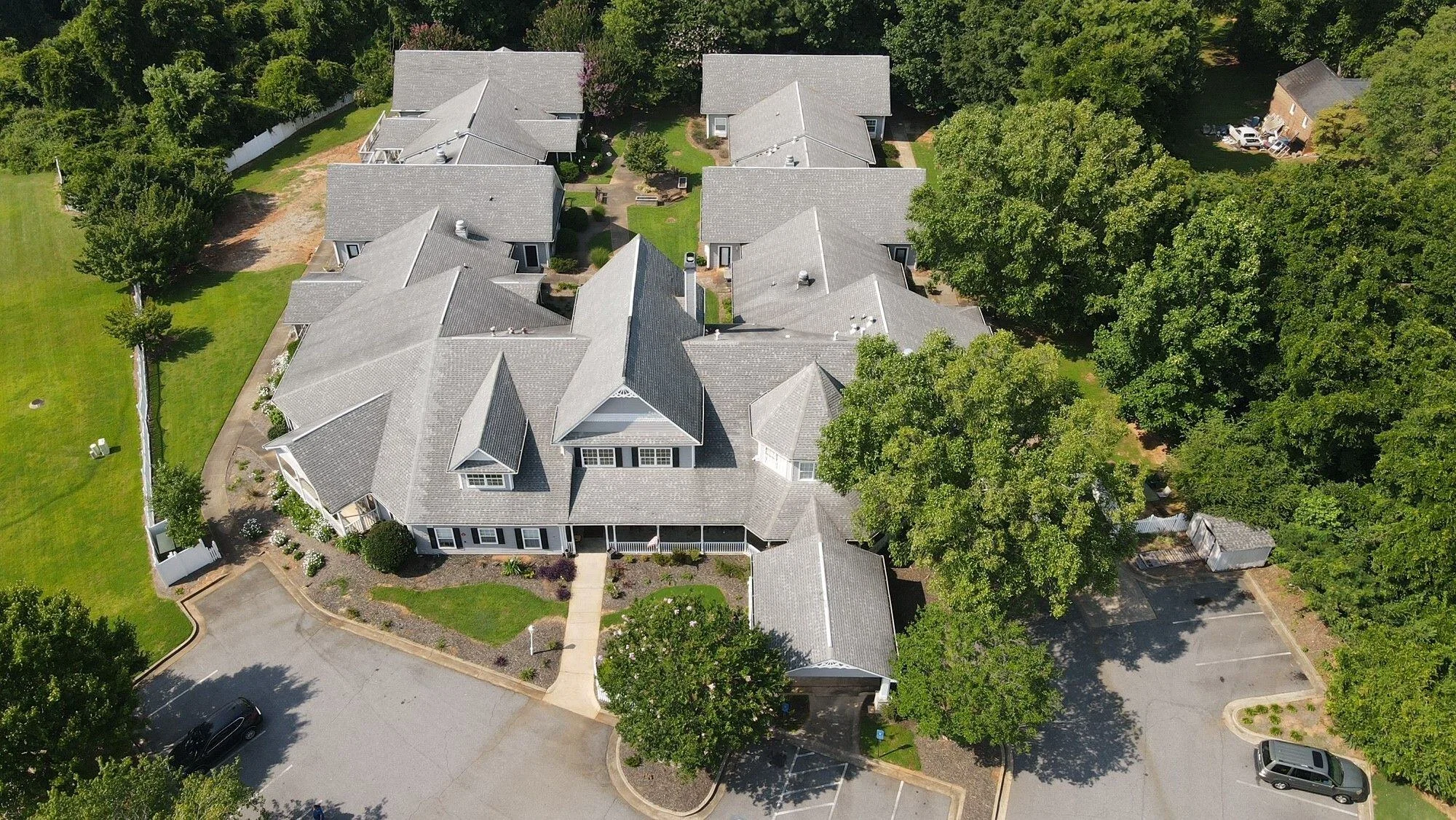 COUNTRY VILLAGE