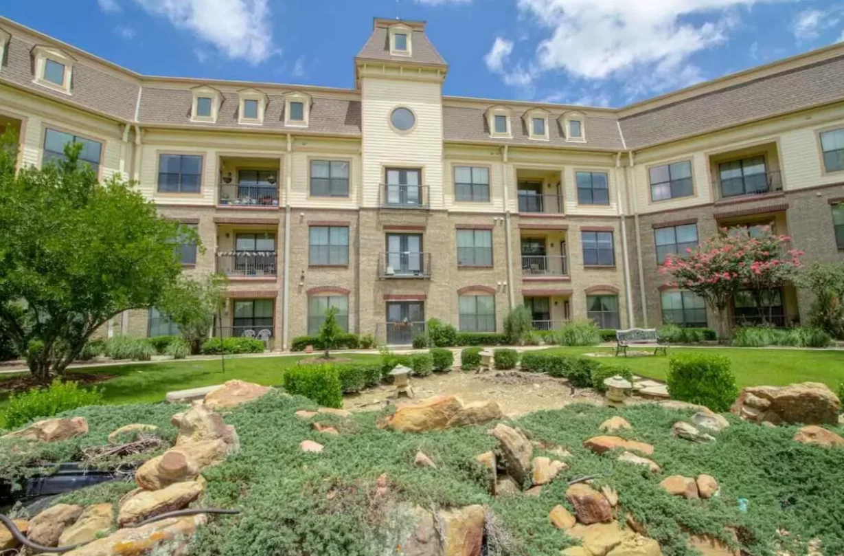 DISCOVERY VILLAGE AT CASTLE HILLS ASSISTED LIVING AND MEMORY CARE