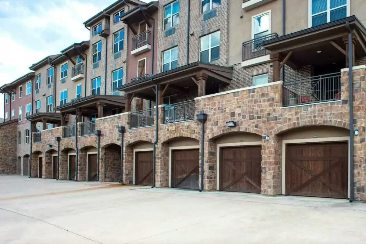 DISCOVERY VILLAGE AT SOUTHLAKE (BLDG 2)