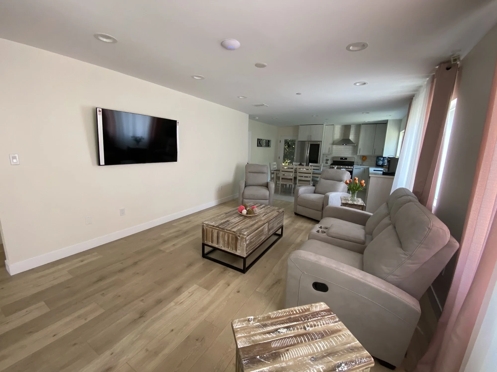 EATON CANYON VILLAS - SENIOR LIVING FACILITY, BOARD AND CARE, MEMORY CARE