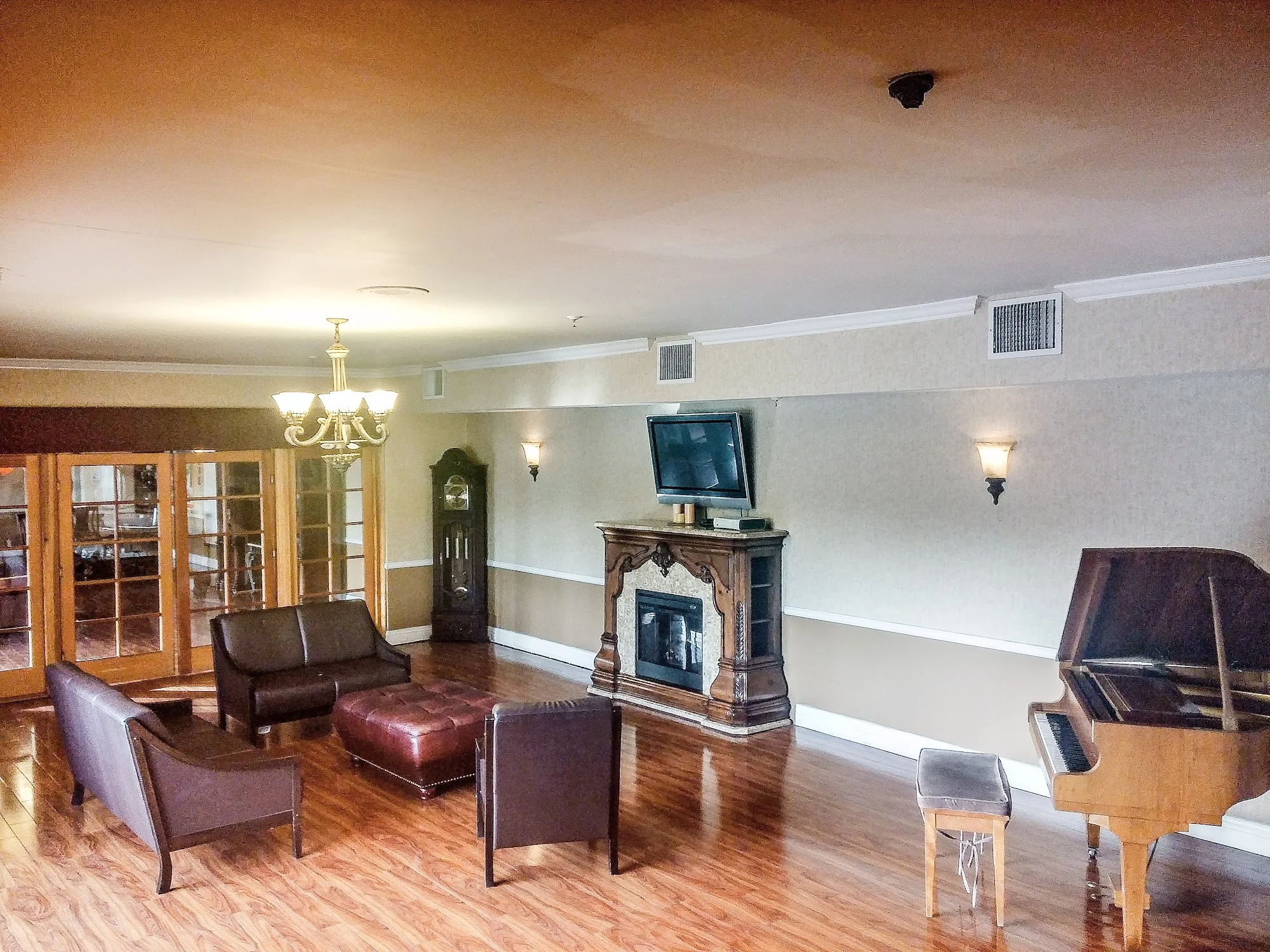 Fine Gold Manor