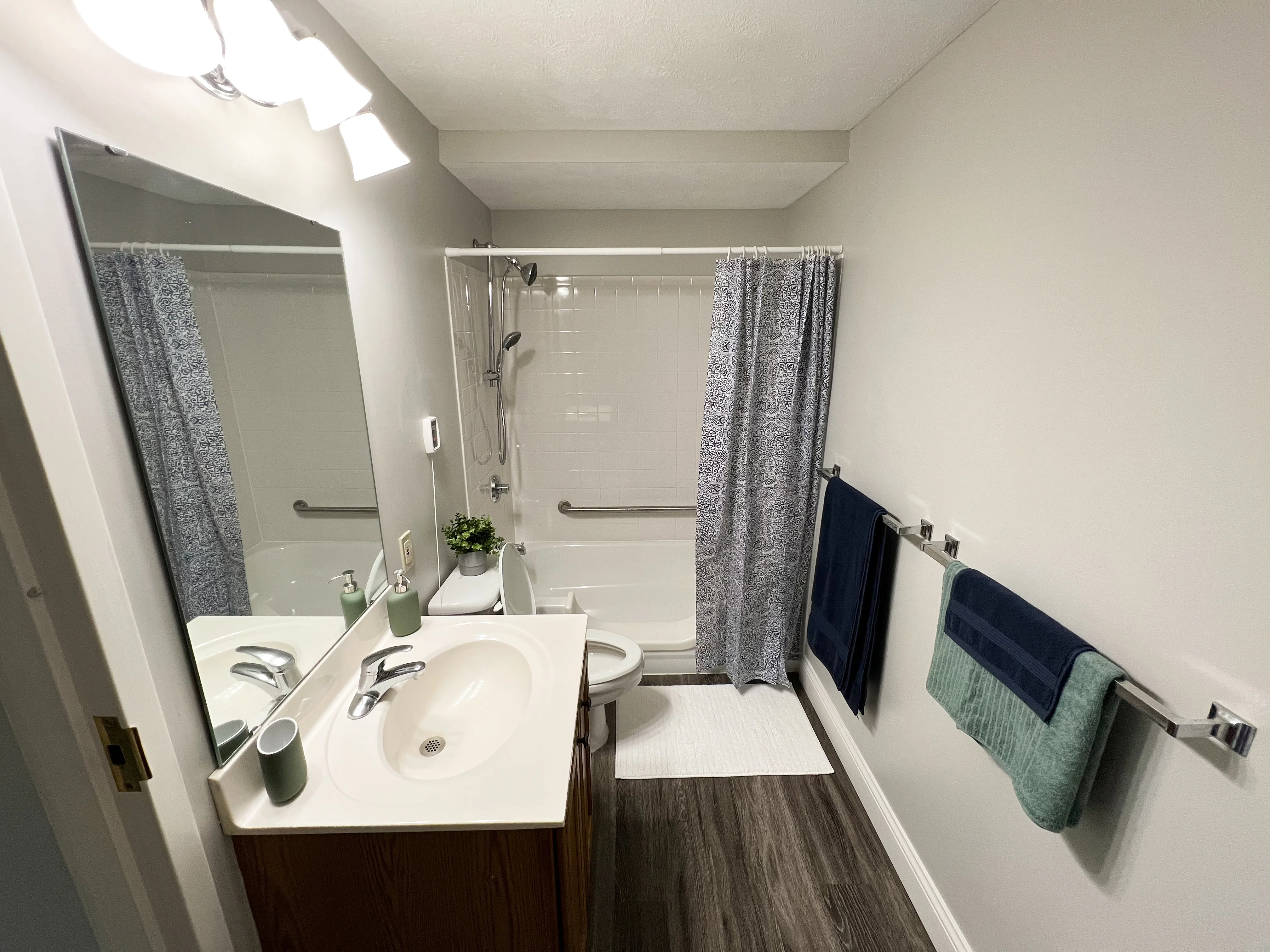 IVY KNOLL SENIOR LIVING