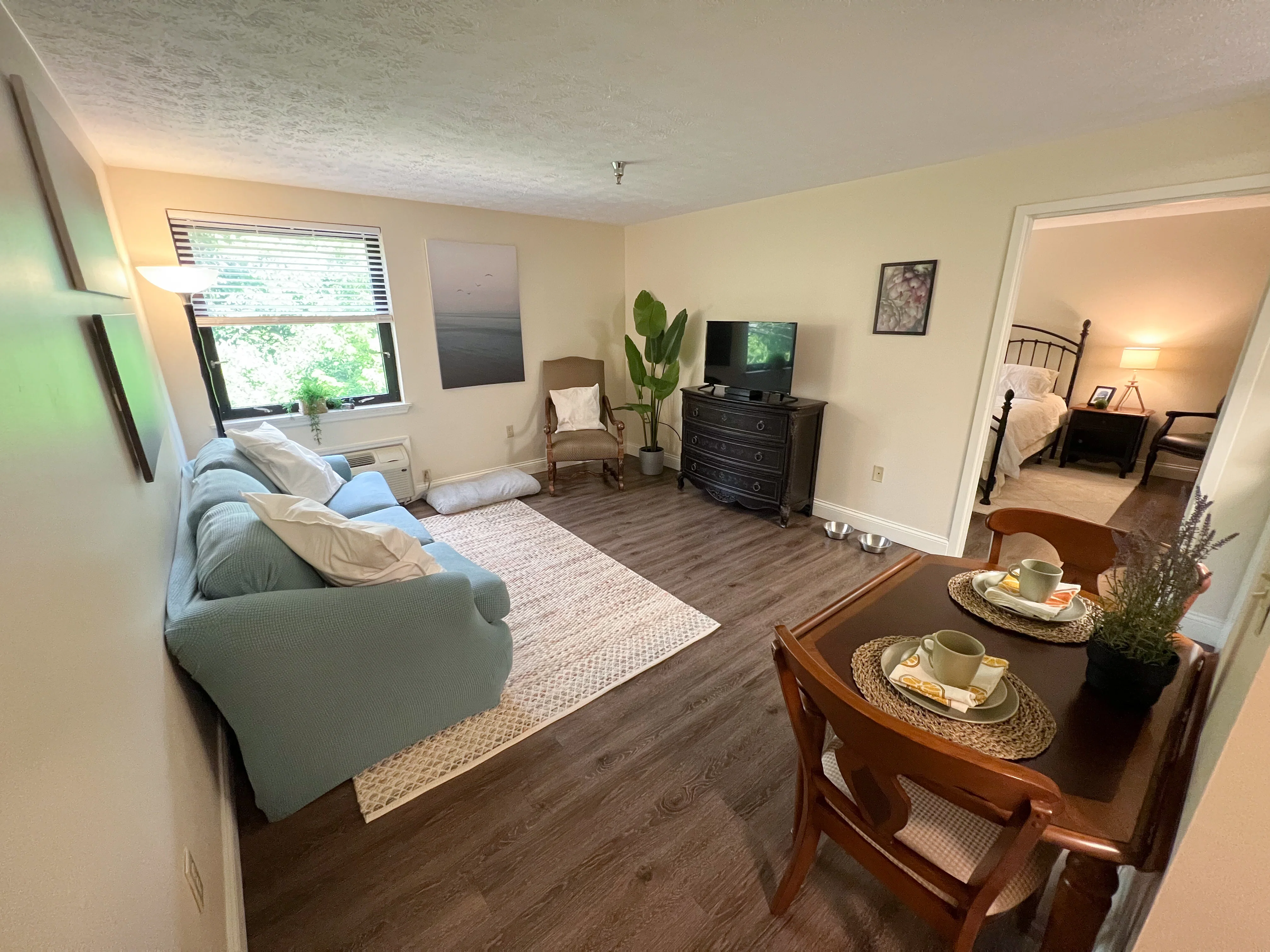 IVY KNOLL SENIOR LIVING