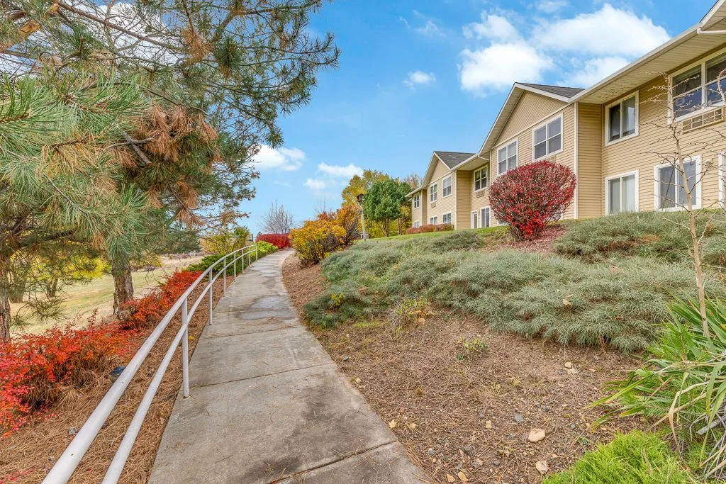 KLAMATH FALLS SENIOR LIVING