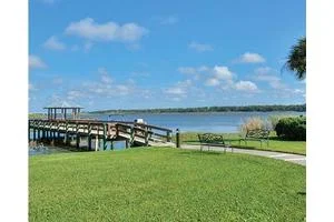 LAKE SEMINOLE SQUARE