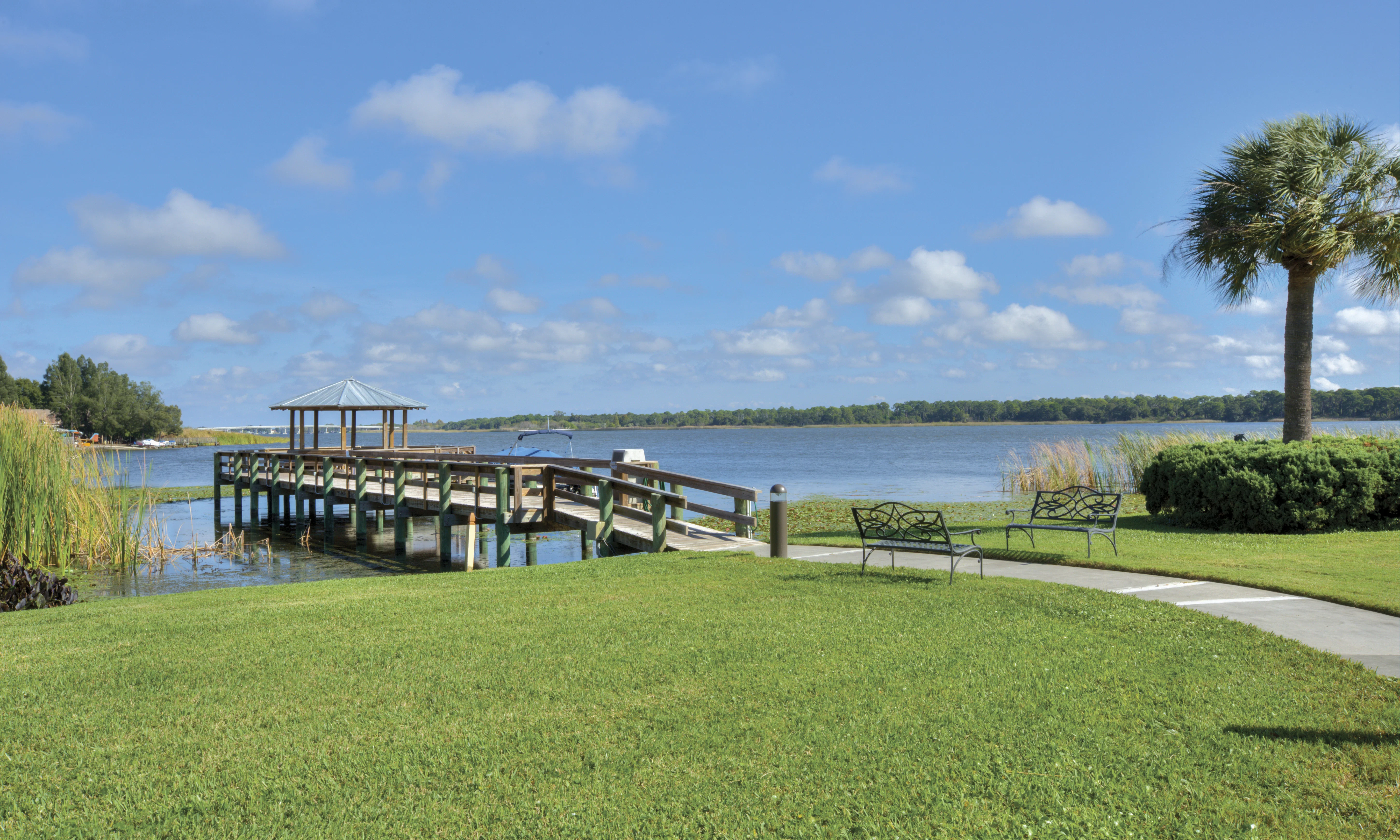 LAKE SEMINOLE SQUARE