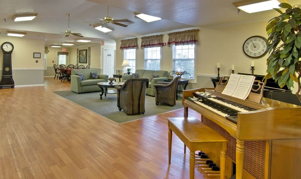 LAKEWOOD SENIOR LIVING