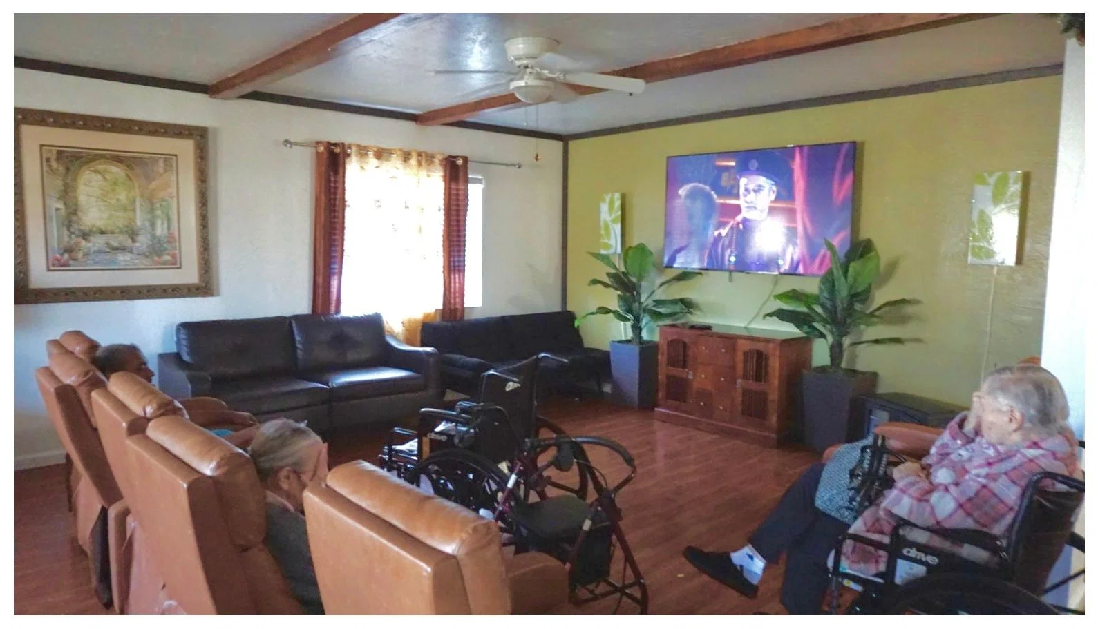 LAKEWOOD VILLA