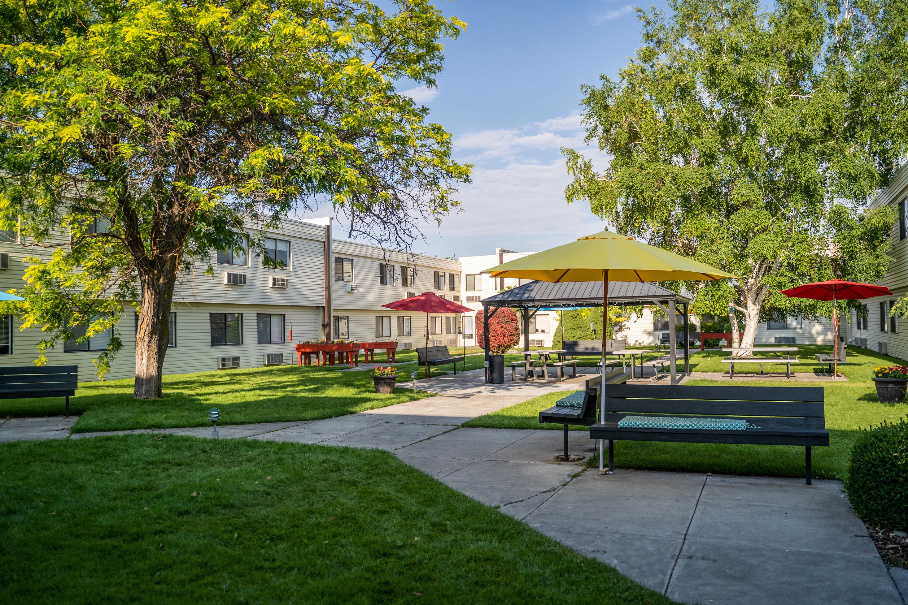 LINCOLN COURT