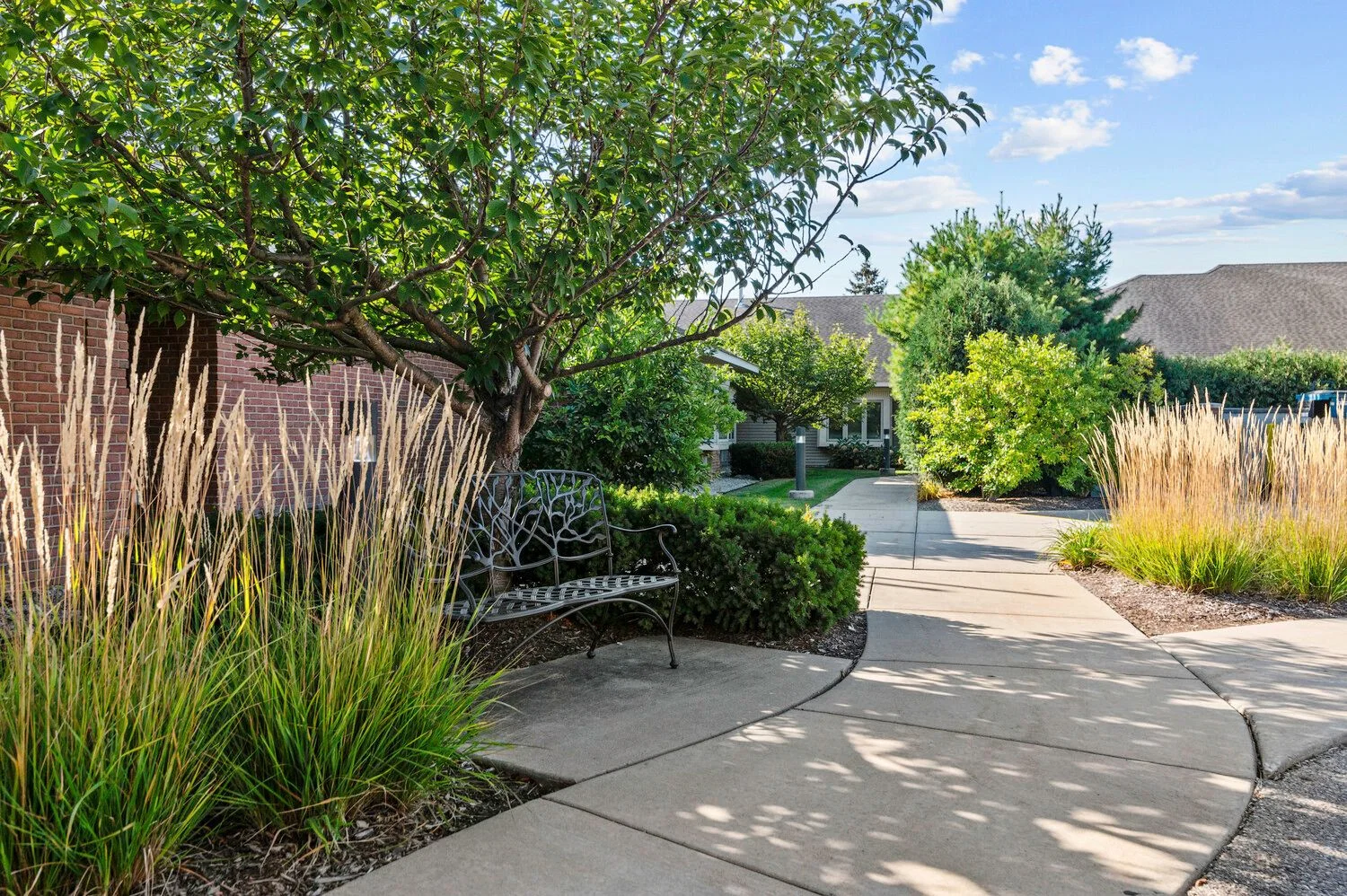 LINDEN SQUARE SENIOR CARE