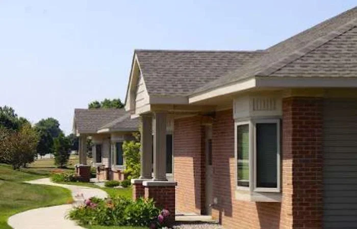 LINDEN SQUARE SENIOR CARE