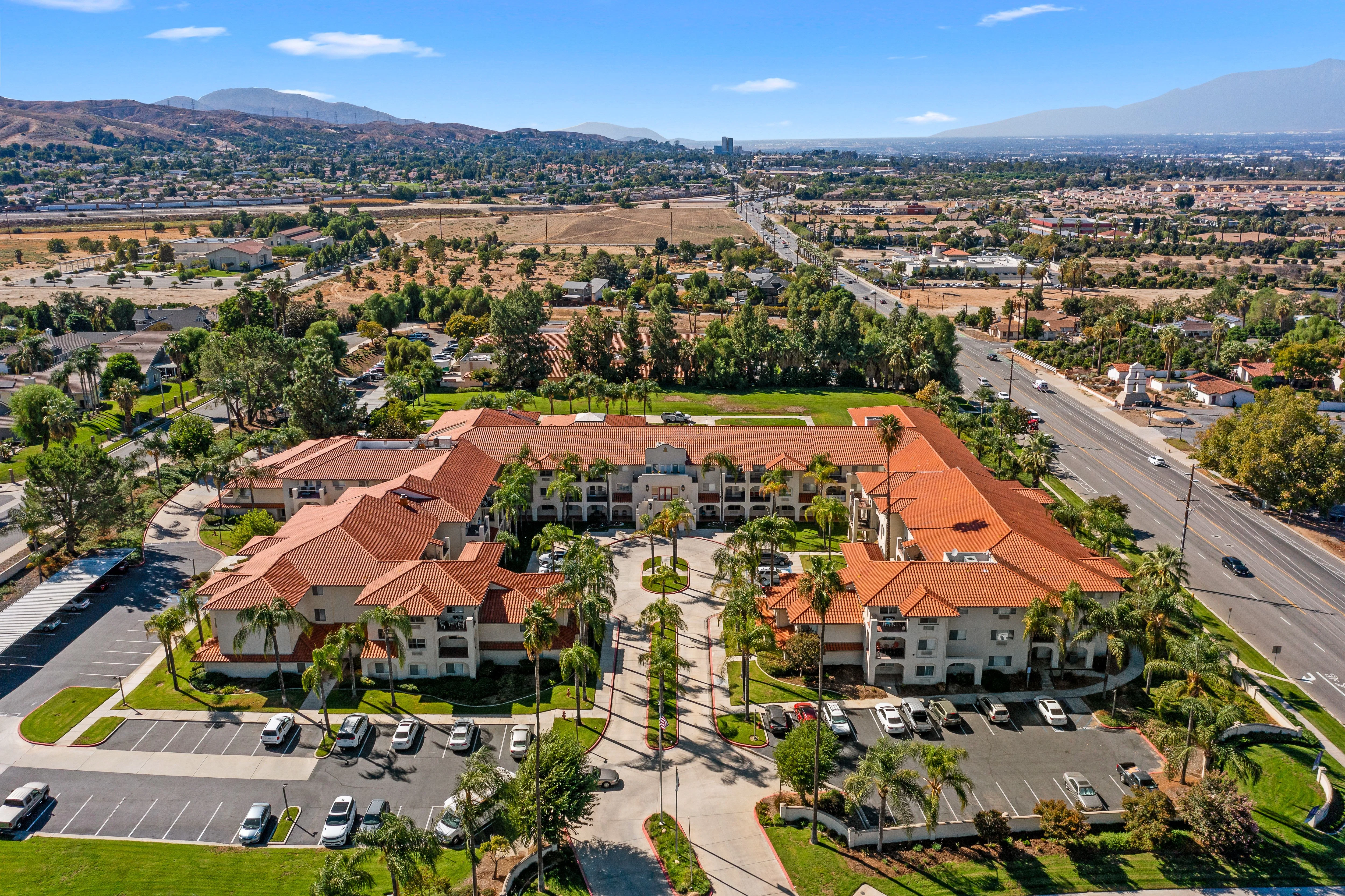 MISSION COMMONS