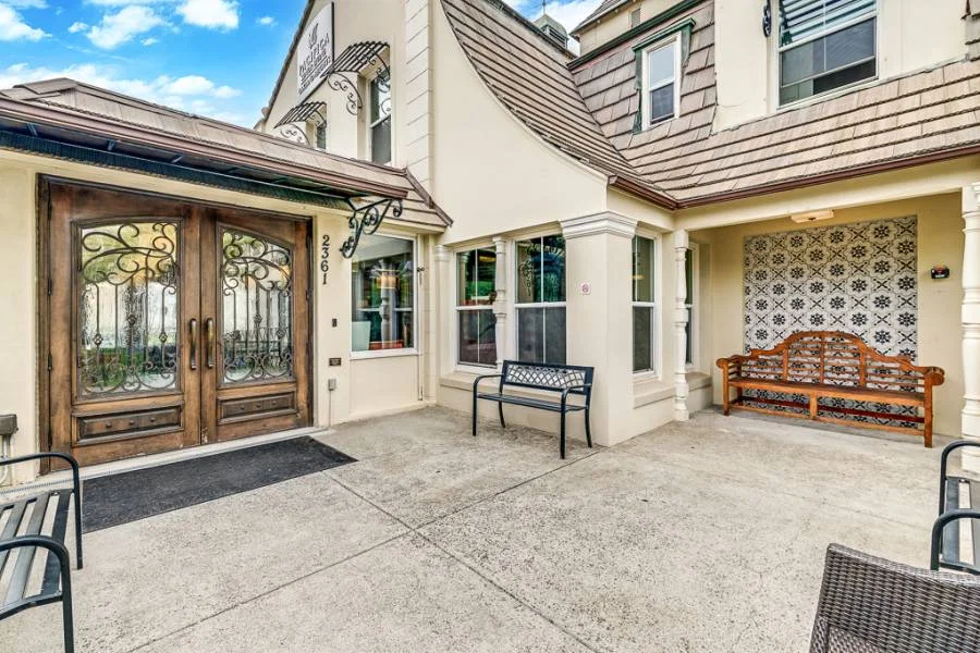 OAKLAND HEIGHTS SENIOR LIVING