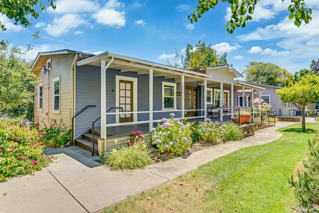 OAKLAND HEIGHTS SENIOR LIVING