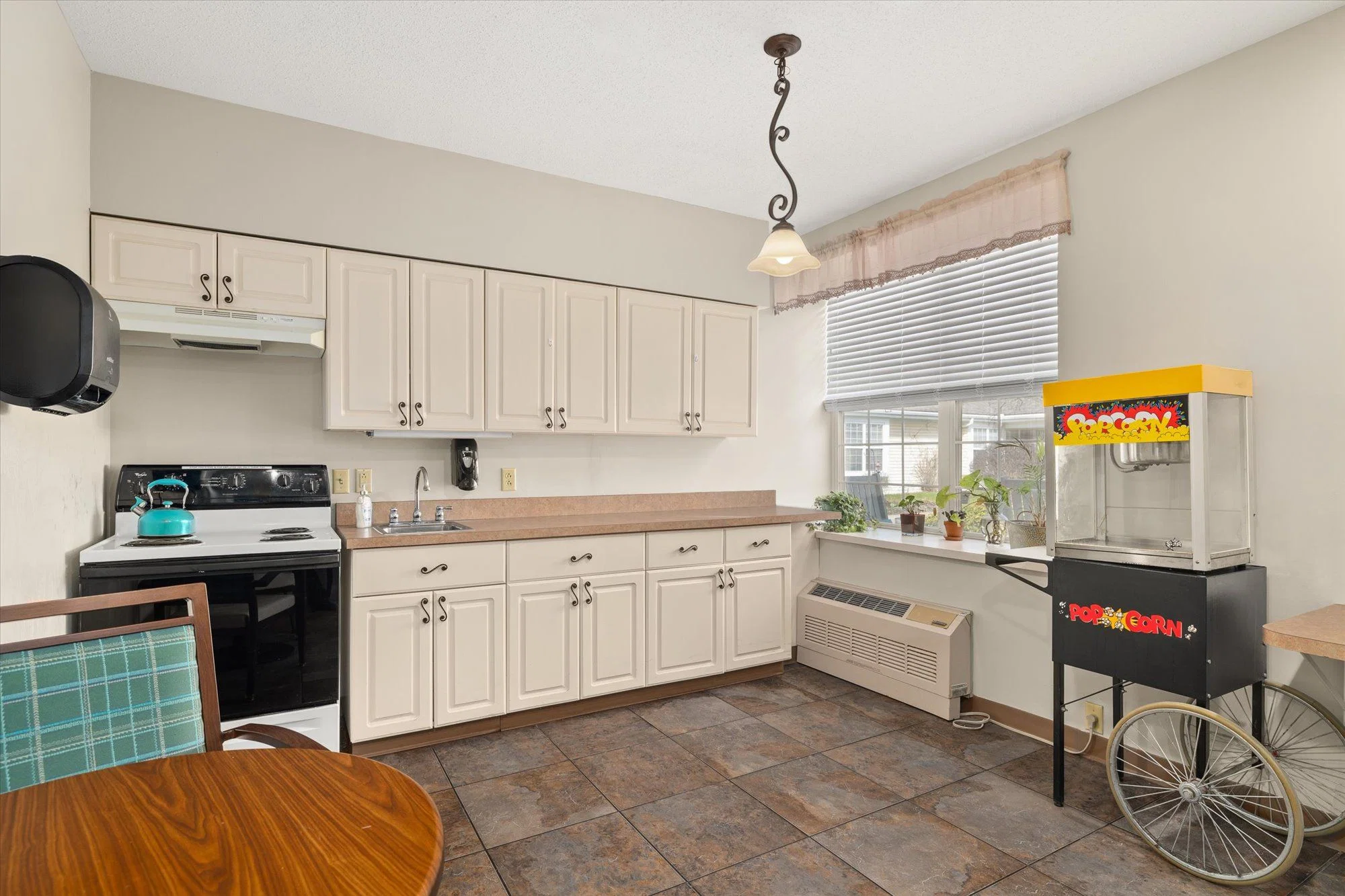 ONTARIO ESTATES SENIOR LIVING