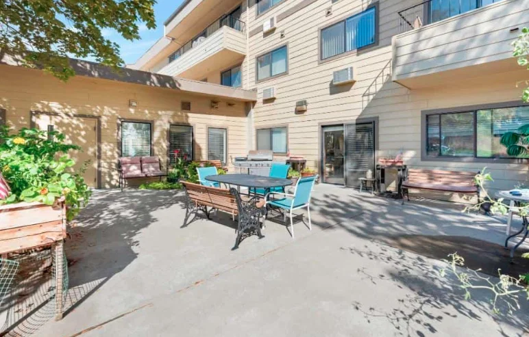 ROYAL COLUMBIAN SENIOR LIVING