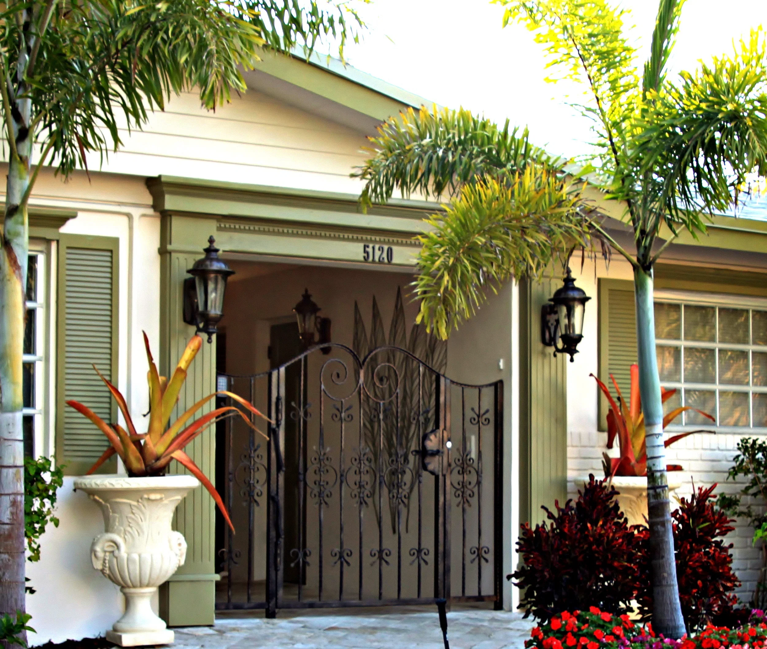 ROYAL PALM SENIOR RESIDENCE
