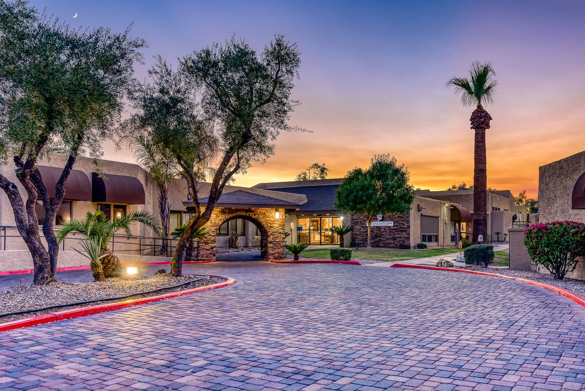 SCOTTSDALE VILLAGE SQUARE