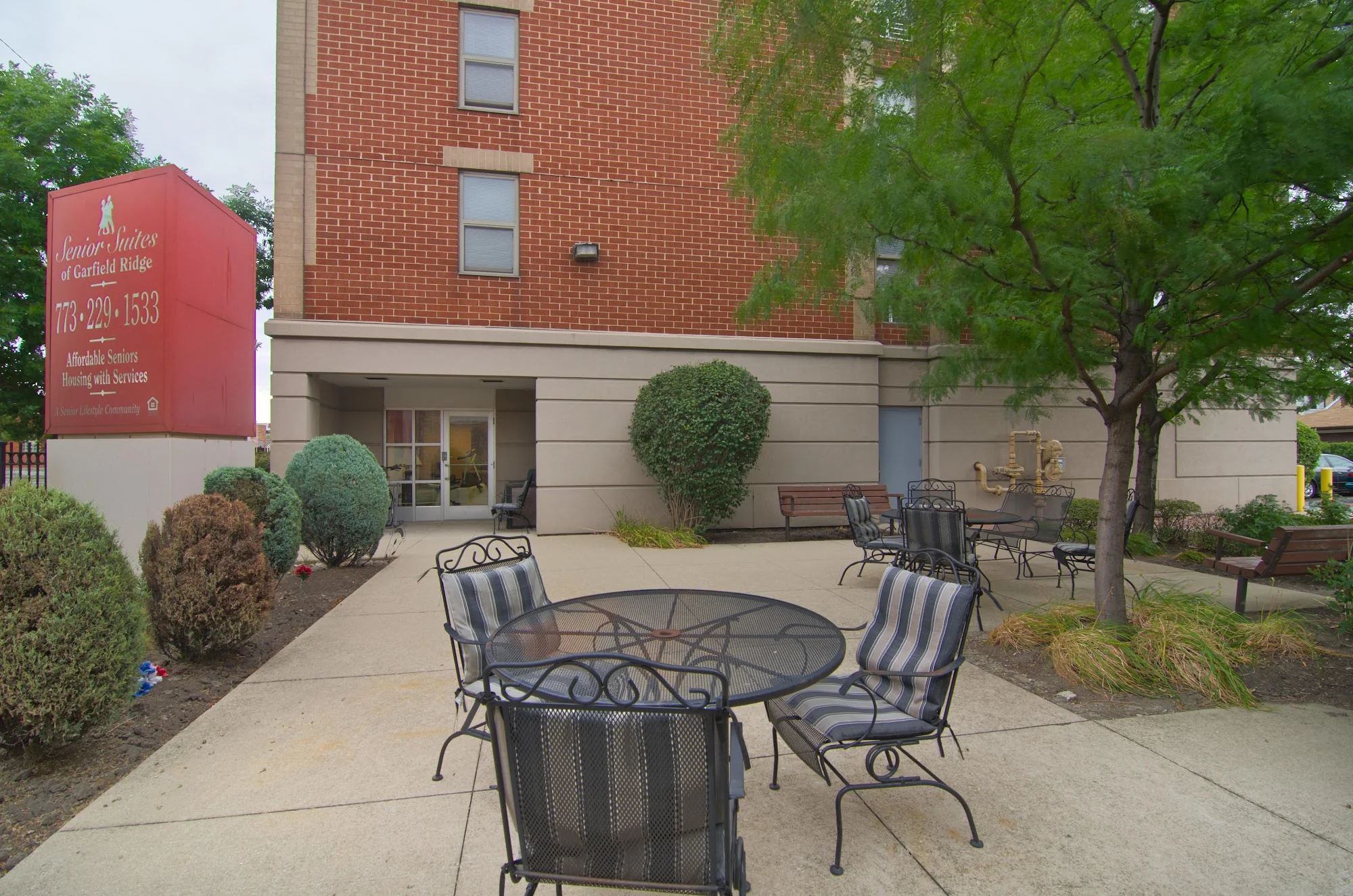 Senior Suites of Garfield Ridge