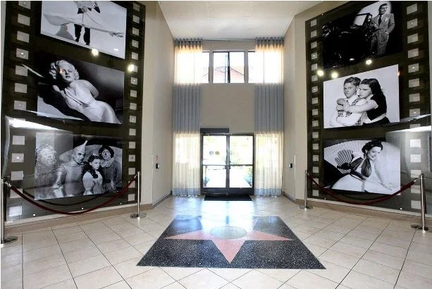 STUDIO ROYALE