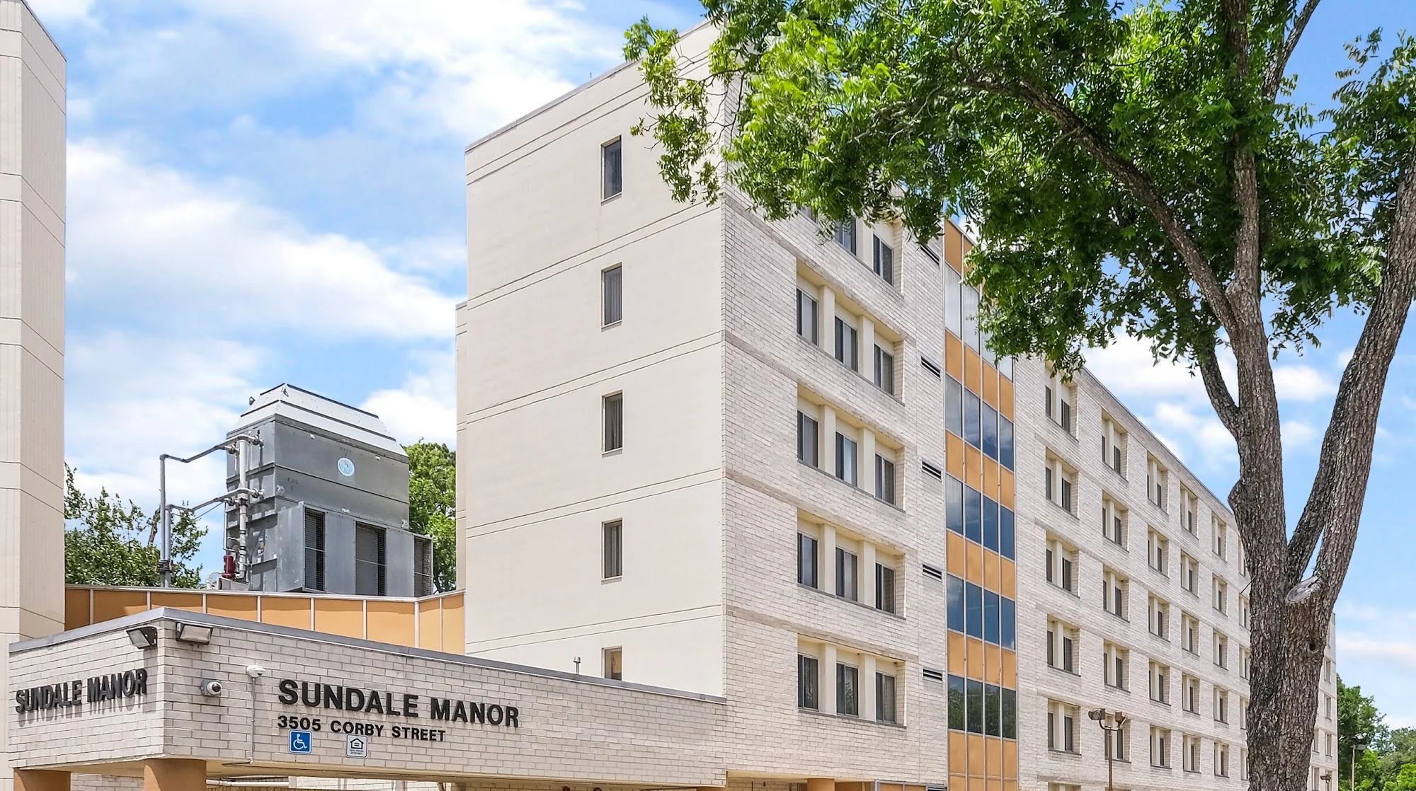 Sundale Manor Apartments
