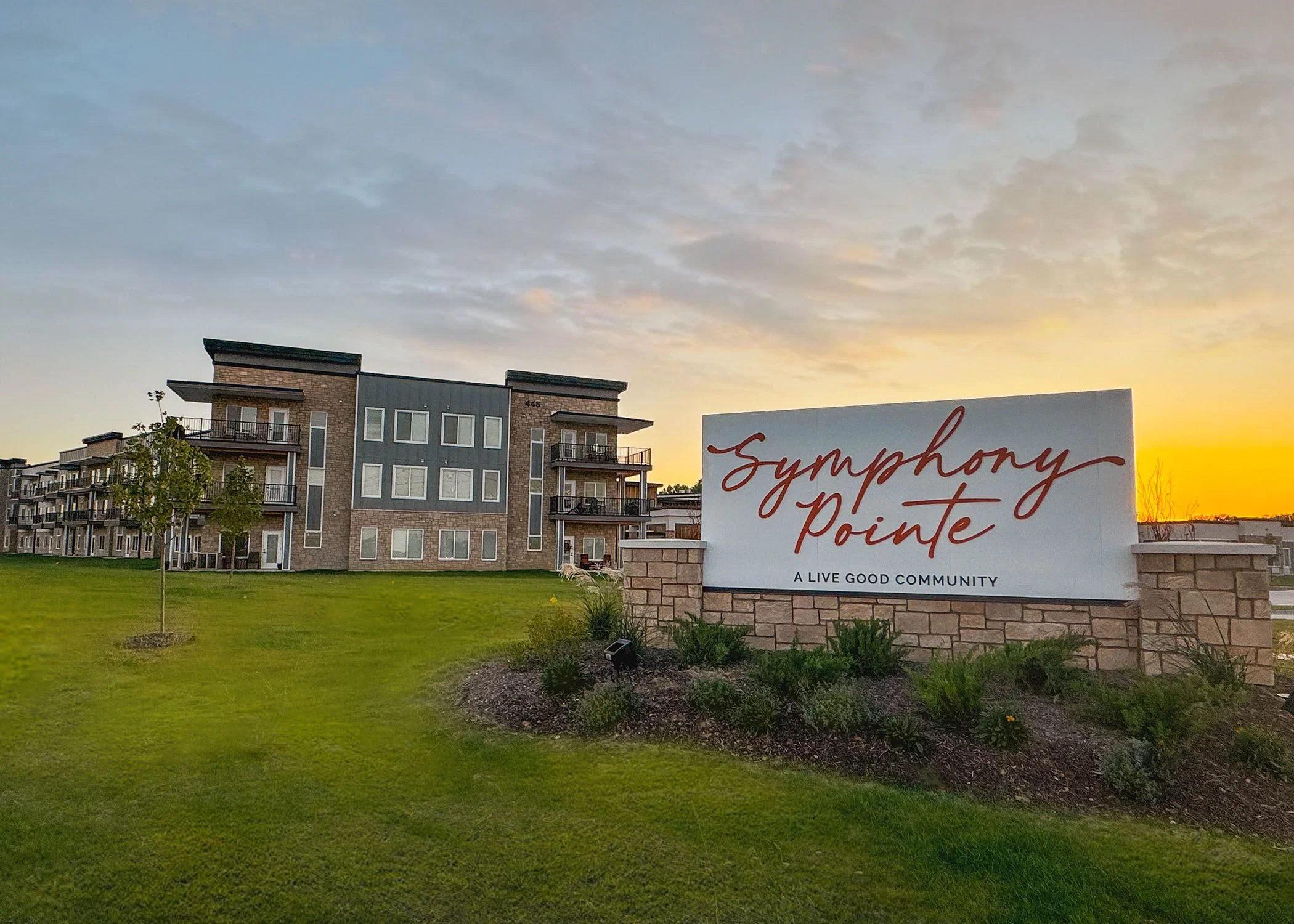 SYMPHONY POINTE