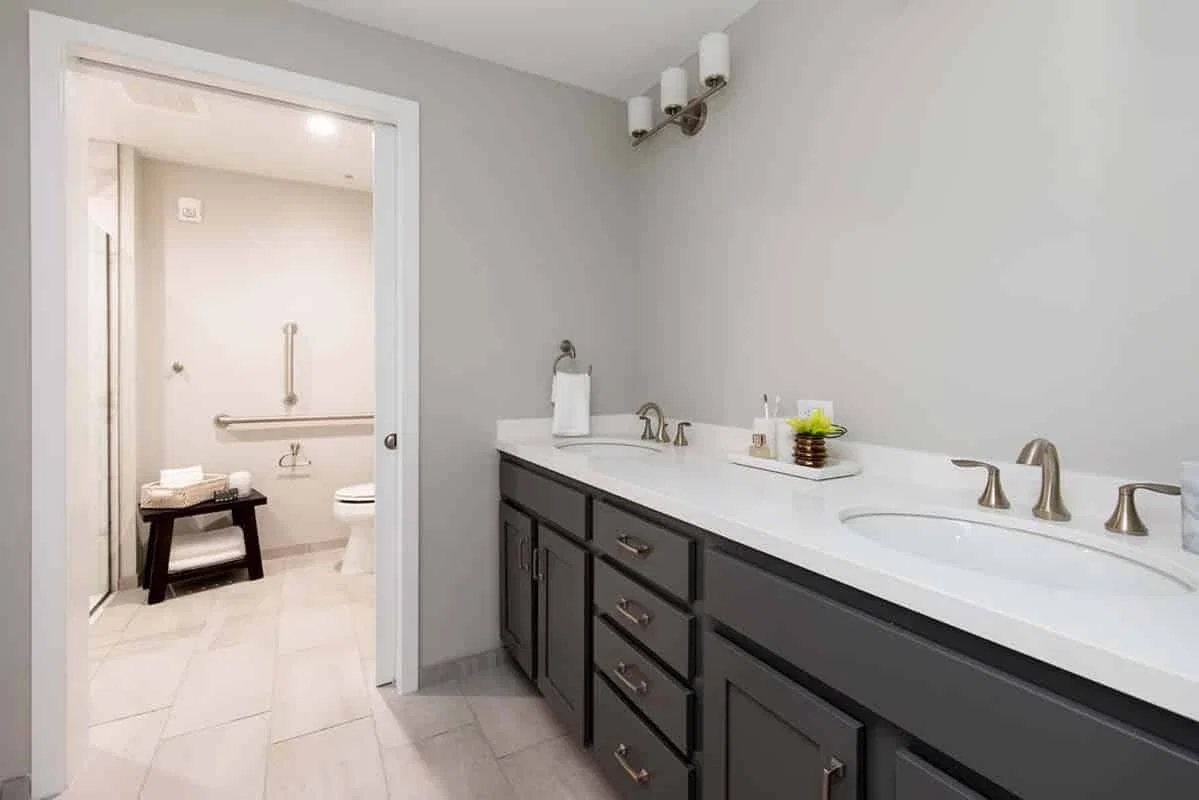 THE CARNEGIE AT WASHINGTONIAN CENTER - A KISCO SIGNATURE COMMUNITY