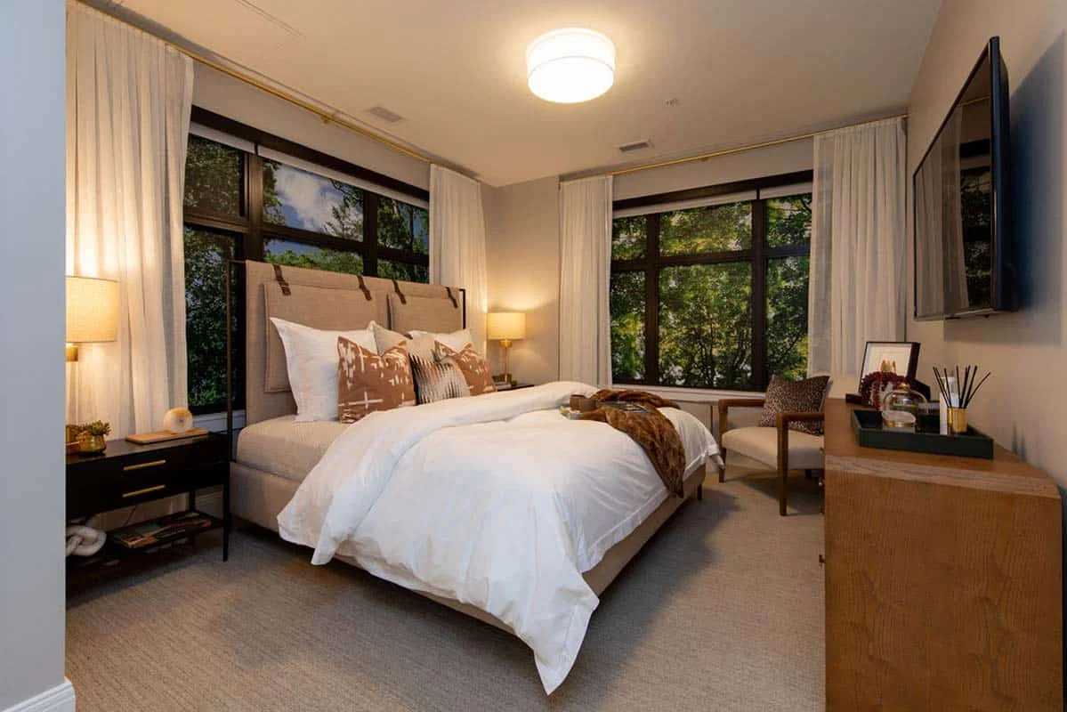 THE CARNEGIE AT WASHINGTONIAN CENTER - A KISCO SIGNATURE COMMUNITY