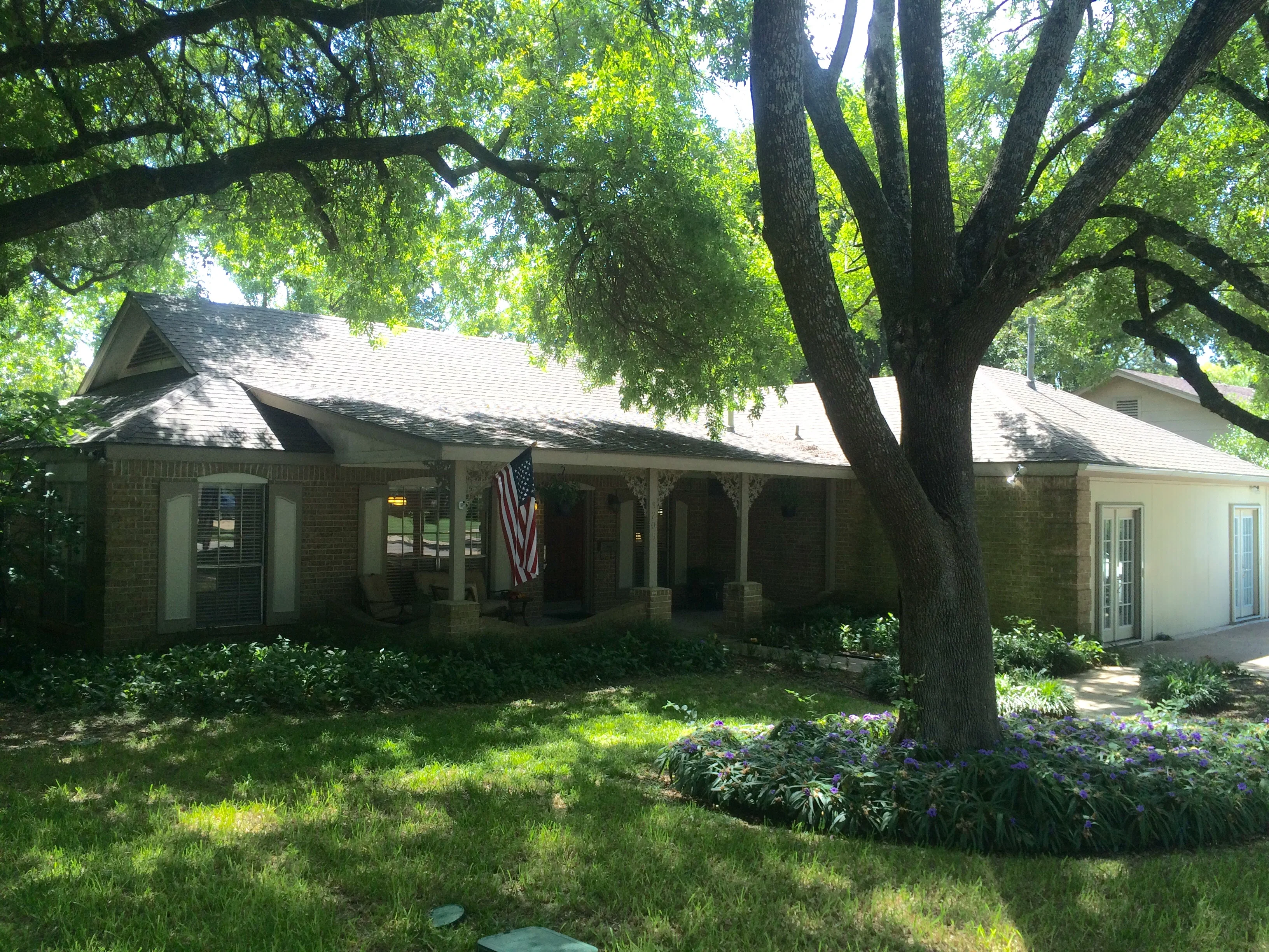 THE COLLINFIELD HOUSE