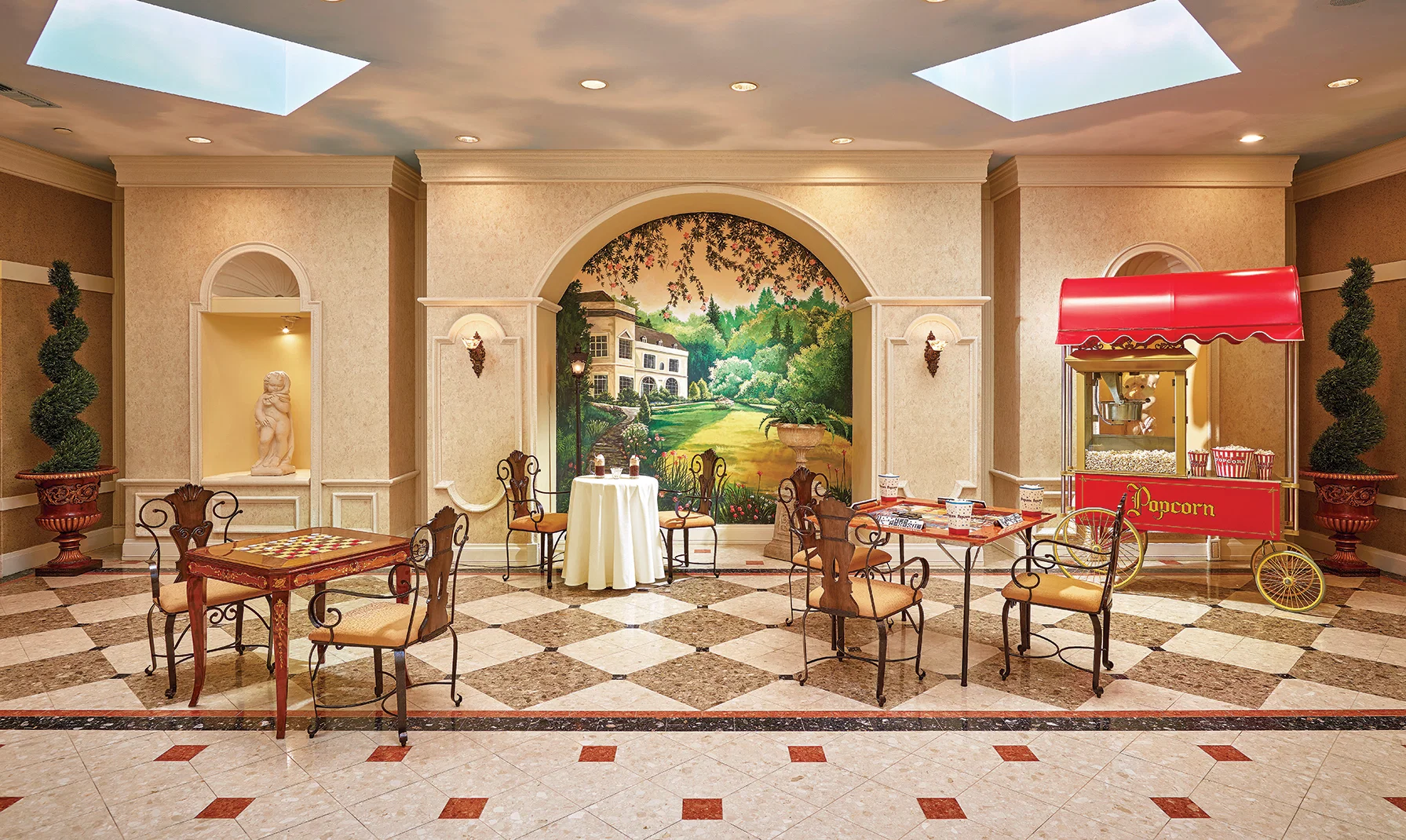 THE PALACE RENAISSANCE & ROYALE