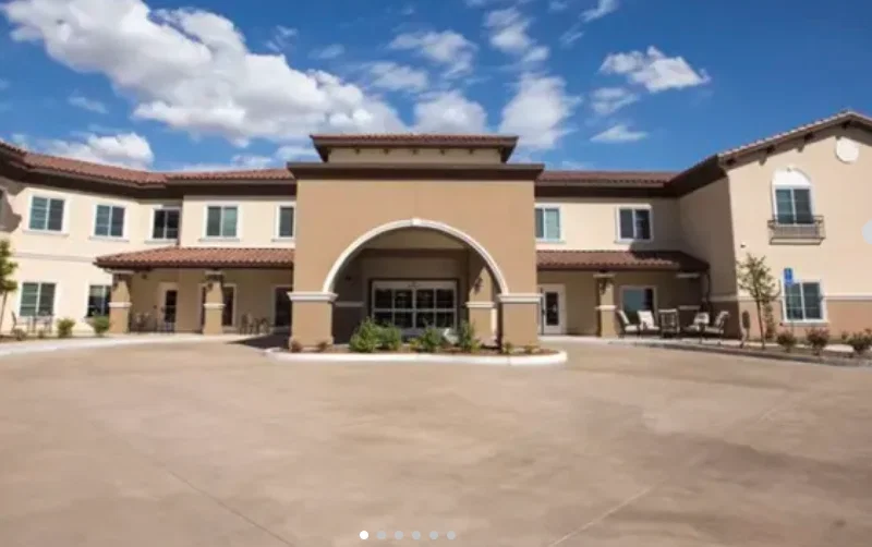THE POINTE AT SUMMIT HILLS