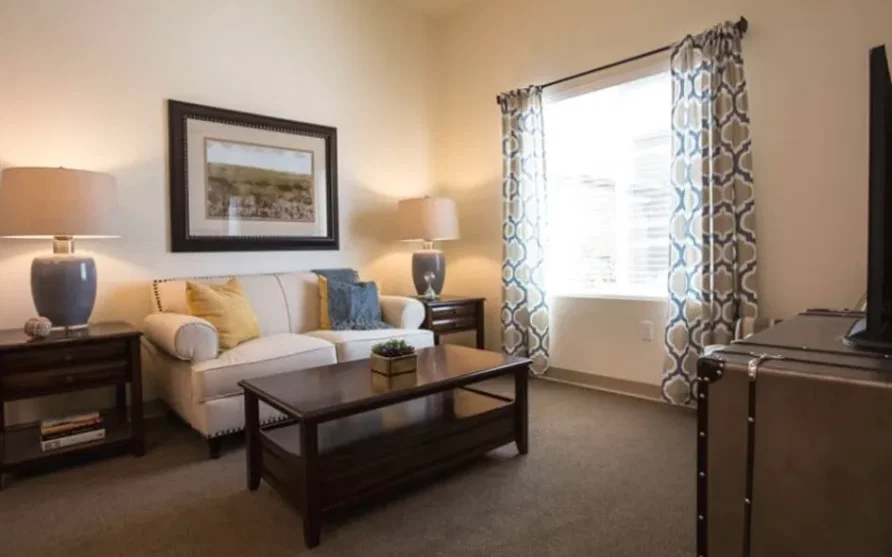 THE POINTE AT SUMMIT HILLS