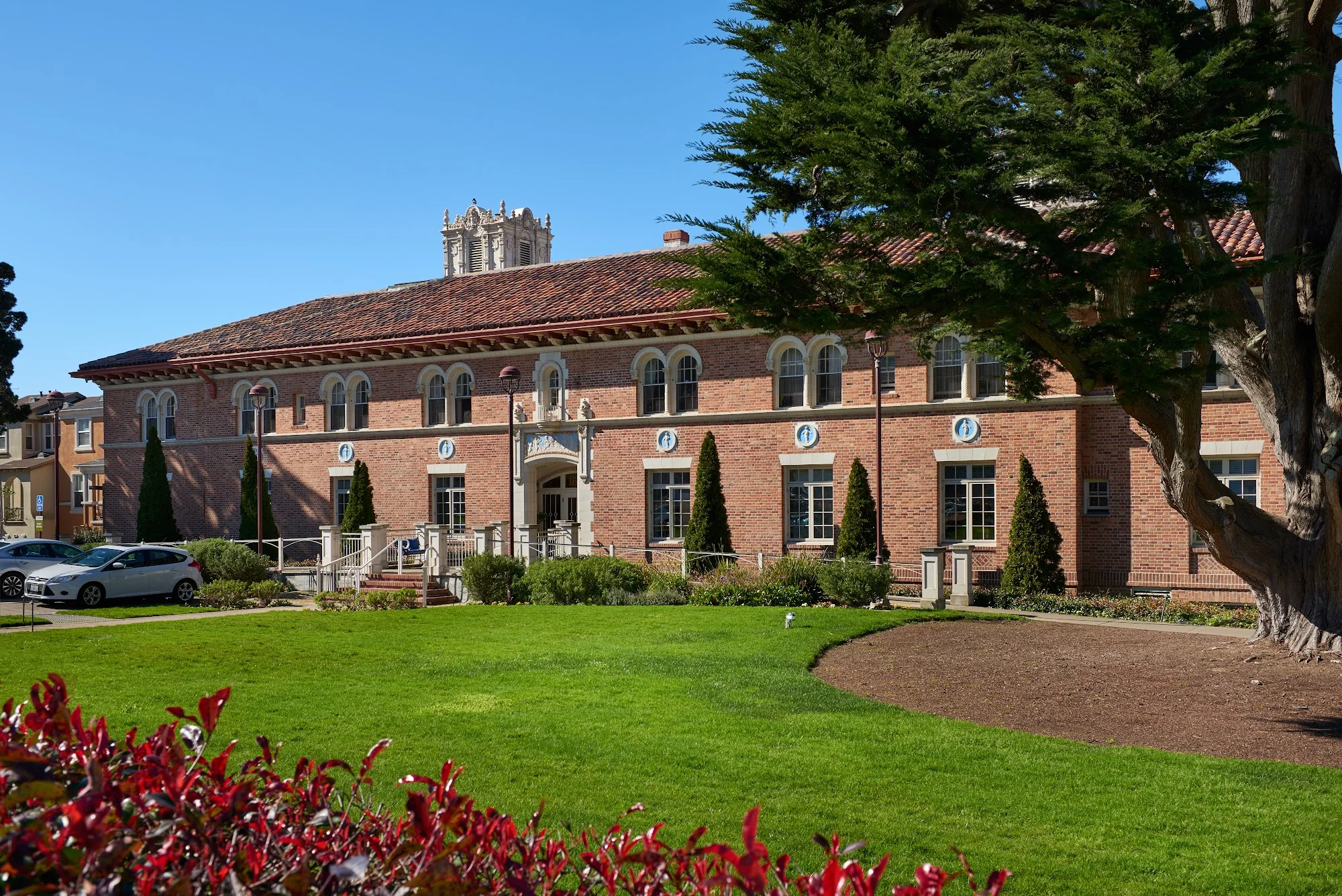 The Ivy Golden Gate