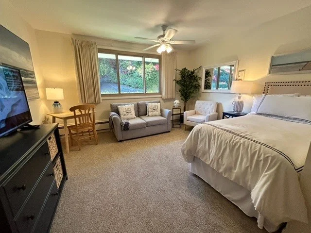 WOOD GLEN SENIOR LIVING