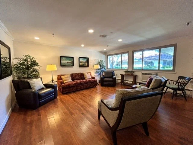 WOOD GLEN SENIOR LIVING