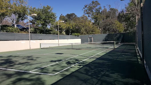 COUNTRY CLUB MANOR