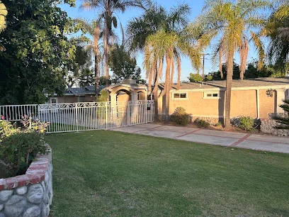 GOLDEN APRICOT MANOR