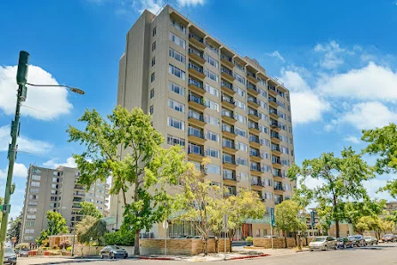 LAKE PARK SENIOR LIVING & HEALTHCARE CENTER