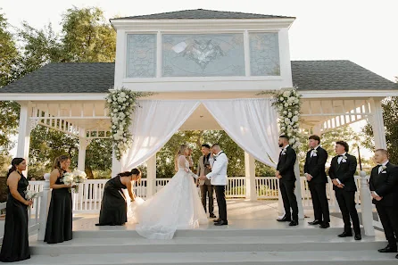 LINDSAY MANOR