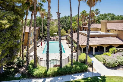 THE COUNTRY CLUB OF LA CHOLLA
